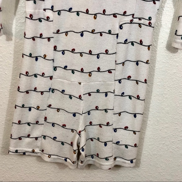 SUMMER CLOSEOUT ☀️ \BDG\• Holiday String Lights Romper - Picture 7 of 8